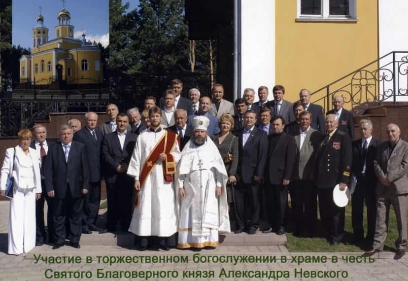 Участники торжественного богослужения в храме святого благоверного князя Александра Невского